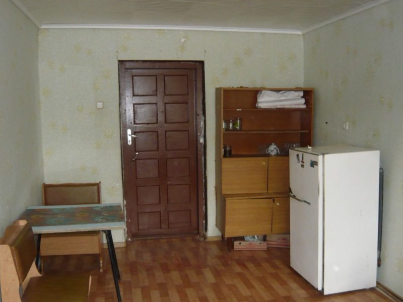 Общежитие купли продажи. Смежные комнаты в общежитии. Комнаты в общежитии без посредников. Общежитие в Астрахани. Комната в общежитии в Астрахани.