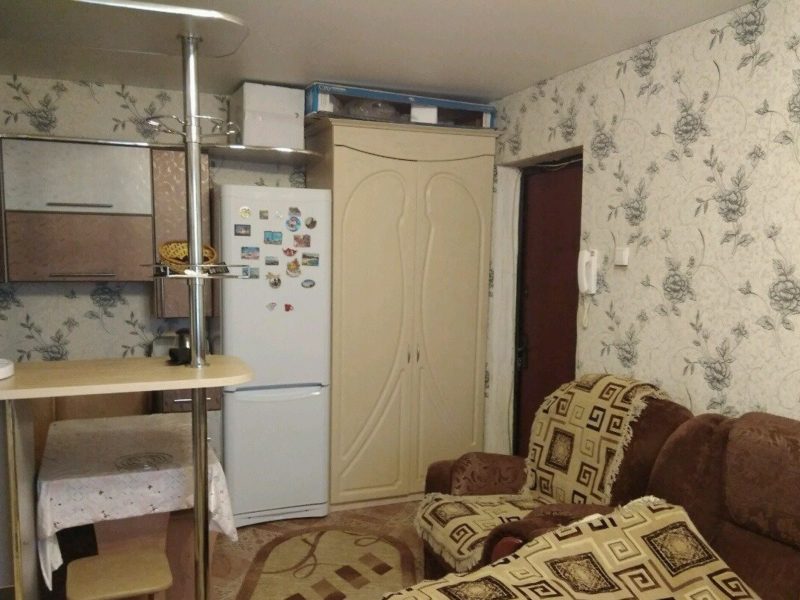 Комнаты в общежитии брянск бежицкий район. Комната в общежитии. Продается комната в общежитии. Комната в общежитии 18 кв.м. Комната в общежитии в Брянске.