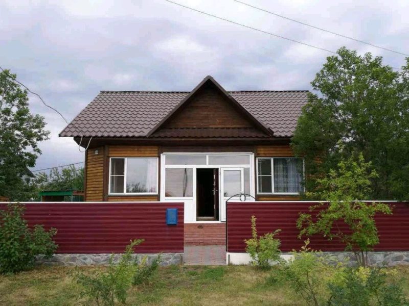 Авито карасук все. Дом Новосибирская область. Дом с центральным отоплением в Карасуке. Поселок ягодный Новосибирская область. Коттедж в Карасуке.