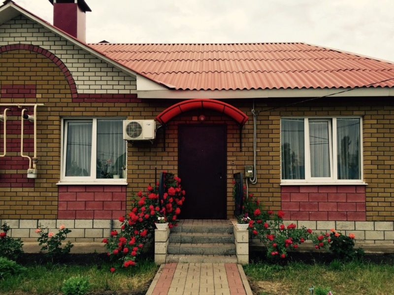 Авита ру недвижимость. Маленький кирпичный домик на даче. Дом в Белгороде. Лиман Белгородская область коттеджи. Белгород частный сектор.