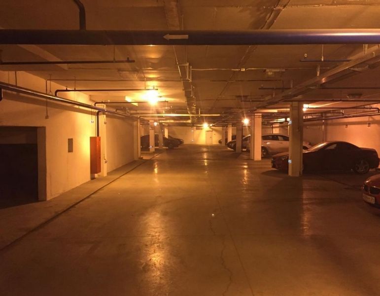 Машиноместо ростов. Паркинг в подвале. Парковка подвал. Автостоянка в подвале. Парковка на цокольном этаже.